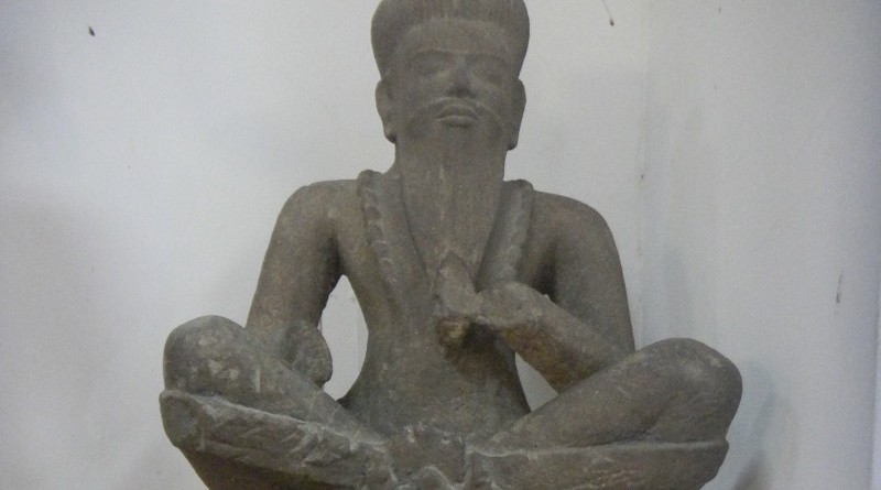 Statue of a siddhar (muniwar) found in the                                                                                                                                                                                                                                                                                                                                                                                                                                                                                        Cambodian National Museum in Phnom Penh.